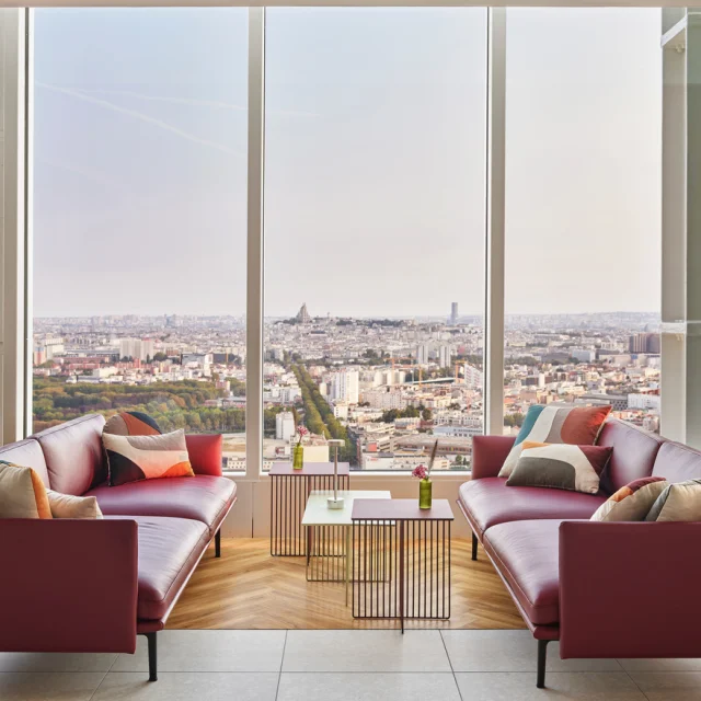 h-hotels_bar-the-stage-22-h4-hotel-wyndham-paris-pleyel-resort_M-max.-1200px-_bcebd3ad_.jpg